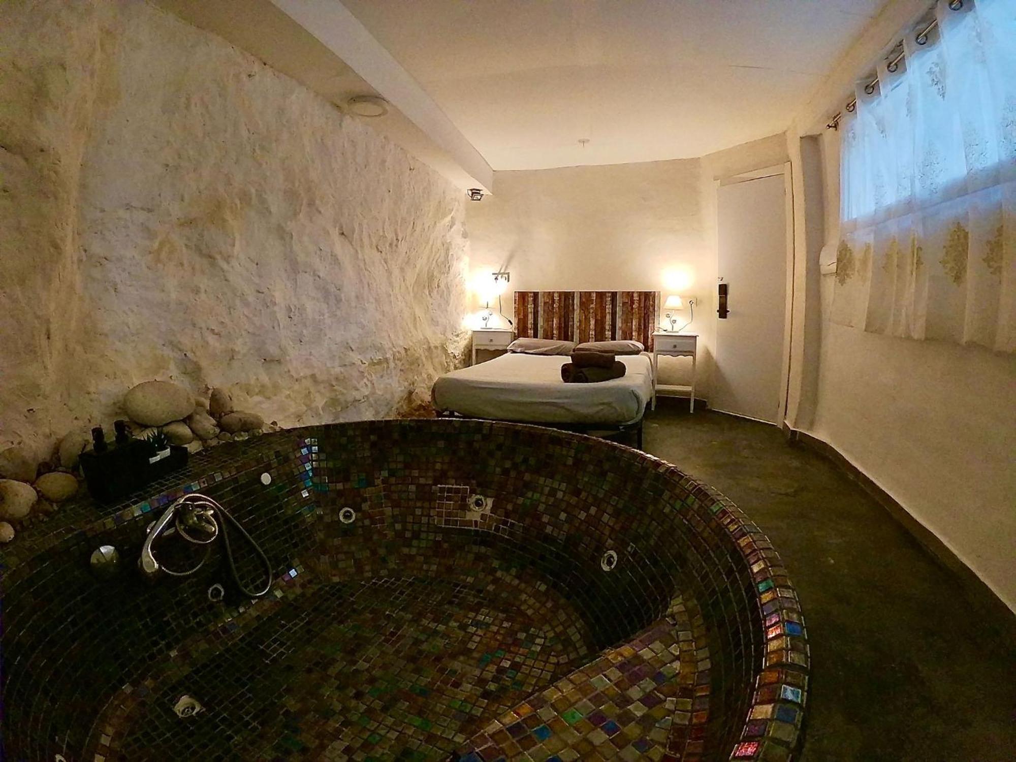 Fortress Jacuzzi Suites Xàtiva Extérieur photo